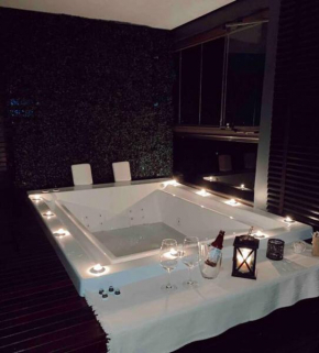 Luxuoso loft com jacuzzi privativa na Praia Brava